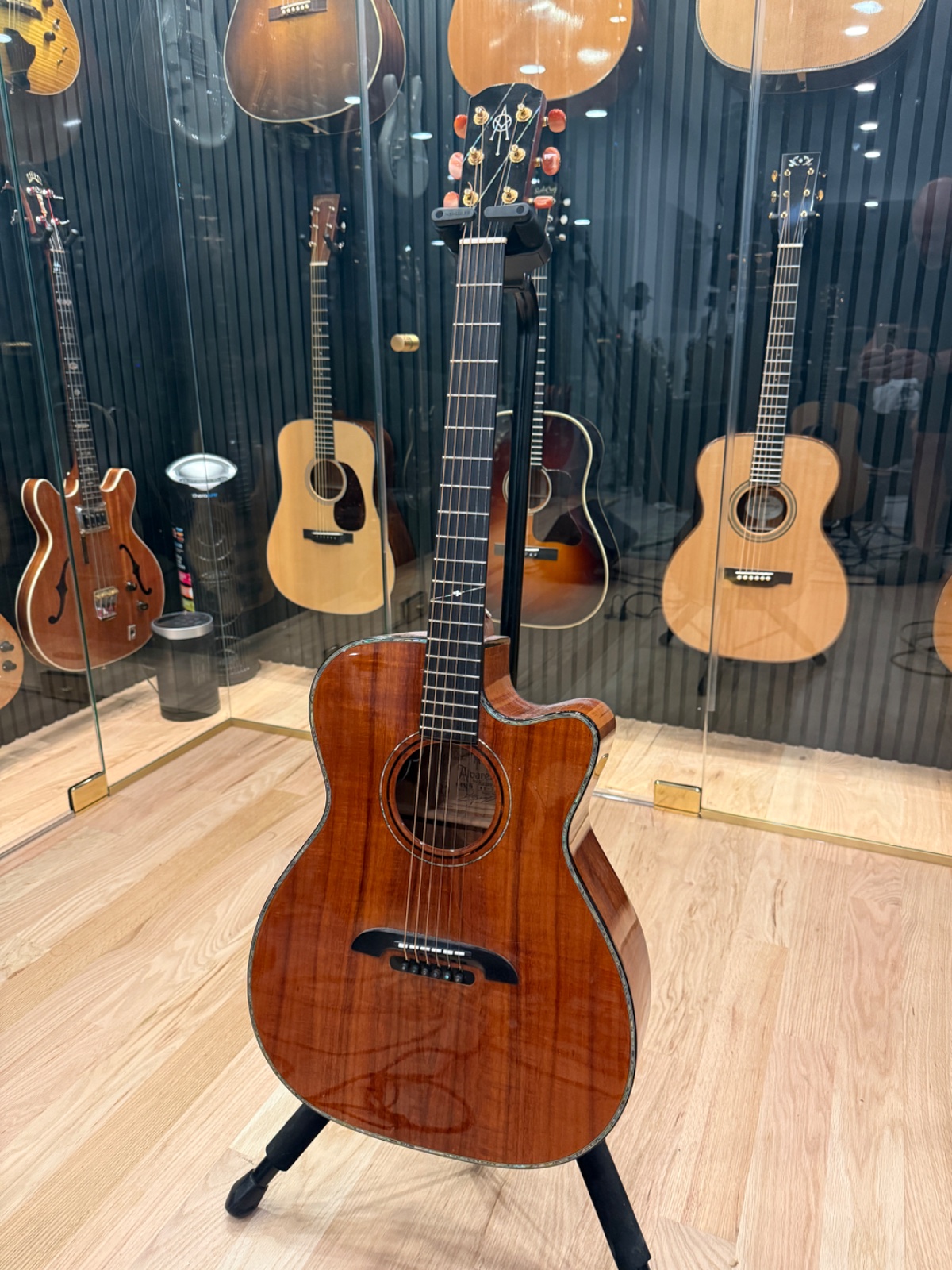 Alvarez Yairi WY-1K Cutaway Acoustic-Electric (Koa)